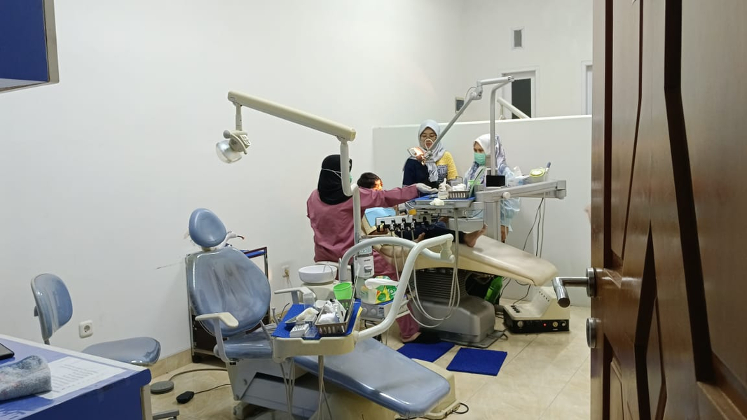 Cover photo of Ratna Medical Center - Dental Clinic Tangerang Selatan: Scaling, Behel, Implan & Bleaching